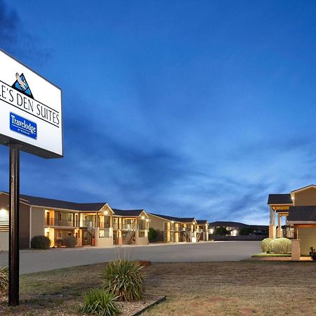 Eagle'S Den Suites Andrews A Travelodge By Wyndham Exterior photo