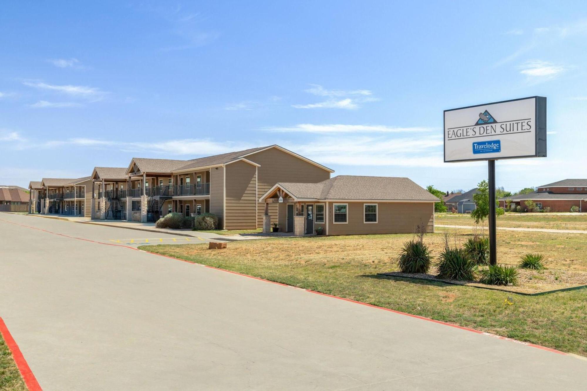Eagle'S Den Suites Andrews A Travelodge By Wyndham Exterior photo