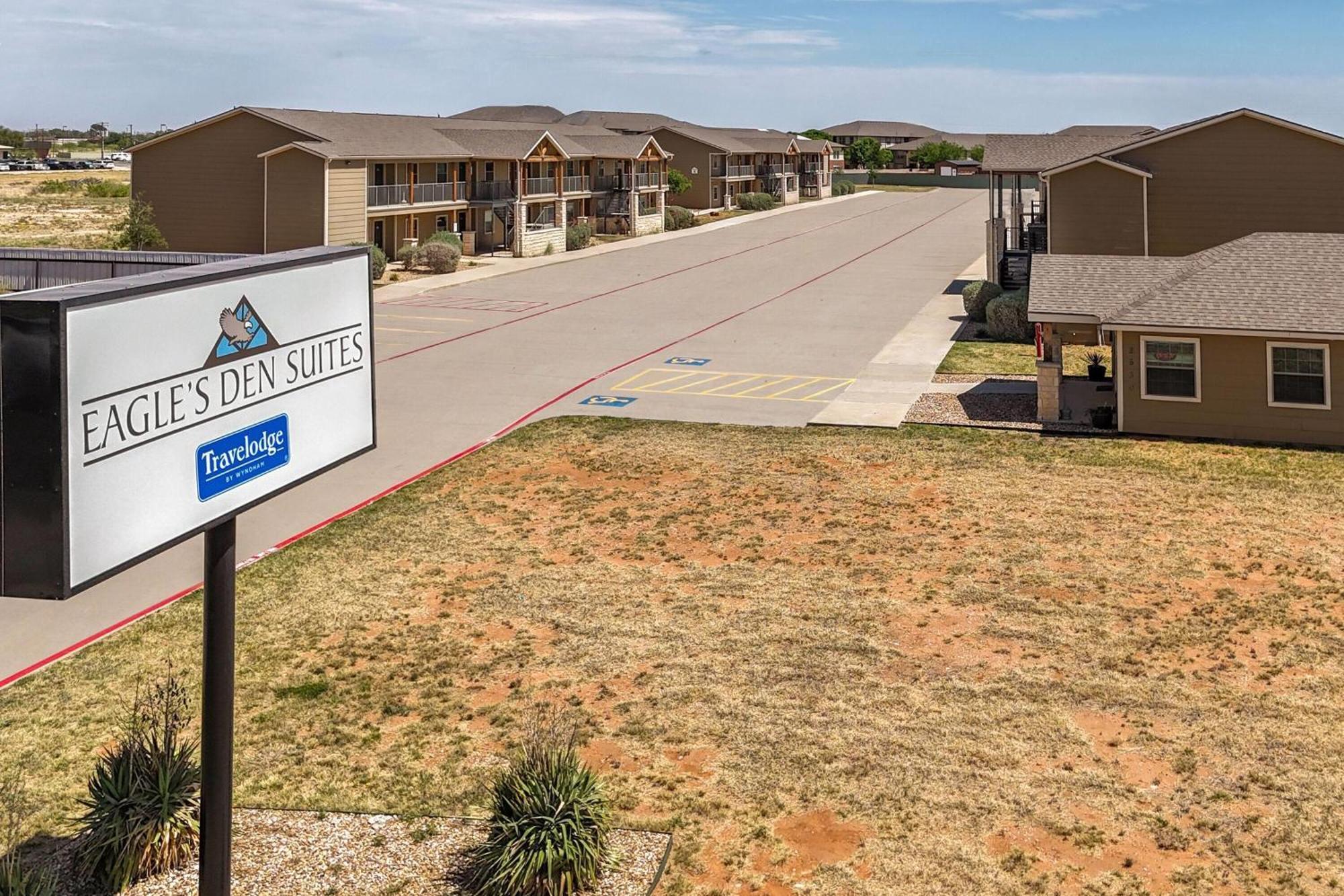 Eagle'S Den Suites Andrews A Travelodge By Wyndham Exterior photo