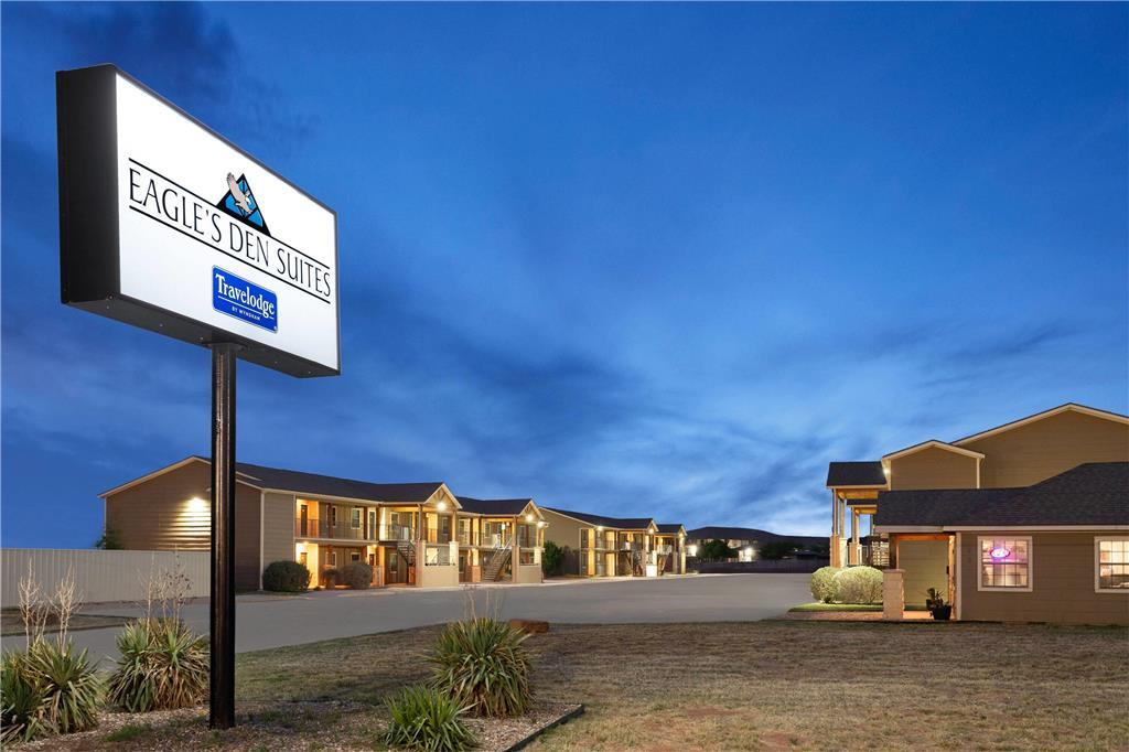 Eagle'S Den Suites Andrews A Travelodge By Wyndham Exterior photo