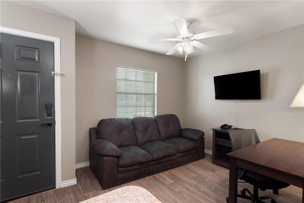 Eagle'S Den Suites Andrews A Travelodge By Wyndham Room photo