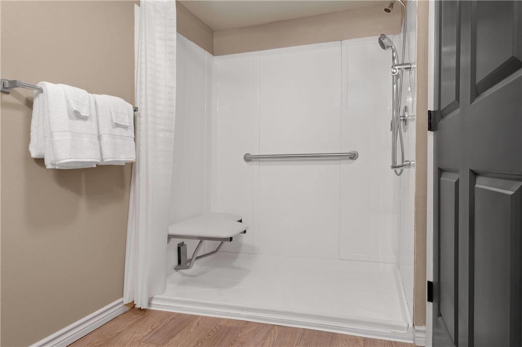 Eagle'S Den Suites Andrews A Travelodge By Wyndham Room photo
