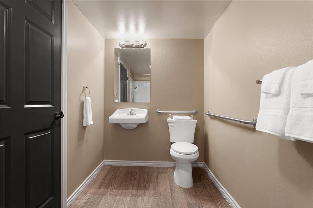 Eagle'S Den Suites Andrews A Travelodge By Wyndham Room photo