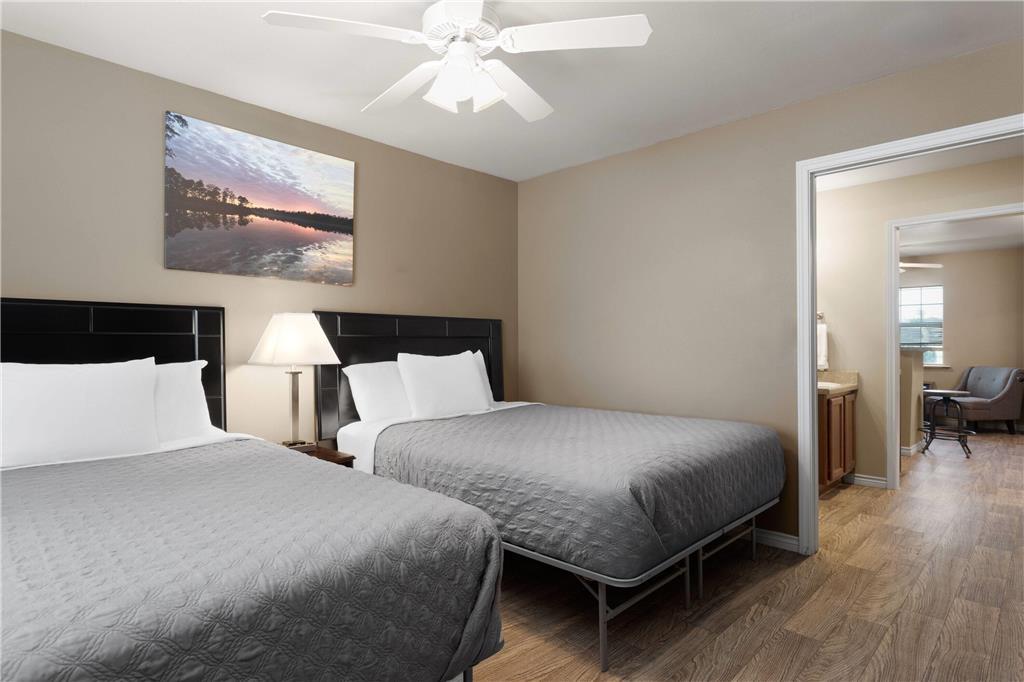 Eagle'S Den Suites Andrews A Travelodge By Wyndham Room photo